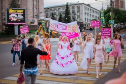 В Липецке прошел первый парад блондинок (ФОТООТЧЁТ)