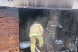 В Липецке сгорел гараж в кооперативе "Железнодорожник"