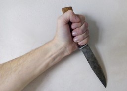Липчанин, угрожавший убить сожительницу и ранивший ее ножем, стал фигурантом уголовного дела