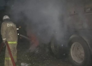 В Становлянском районе сгорел грузовик Mercedes-Benz