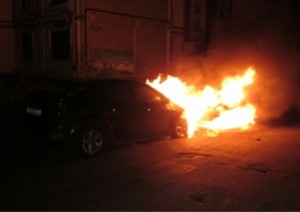 В Липецке на улице Стаханова сгорел Ford Focus