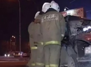 В Липецке водитель "Рено Логан" врезался в столб