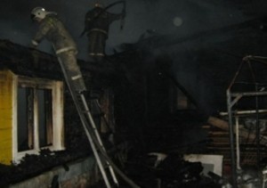 В центре Липецка сгорел дом
