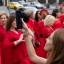 Женщины в красном в Москве. Фоторепортаж 8