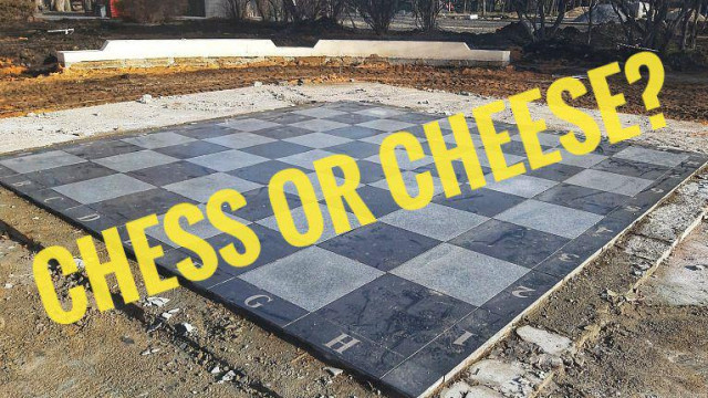 В парке Липецка установили неправильную доску для шахмат