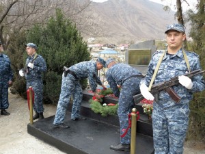 В Цумадинском районе Дагестана открыт мемориал сотрудникам УМВД России по Липецкой области, погибшим при исполнении служебного долга
