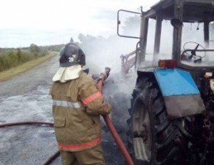 В Измалковском районе сгорел трактор