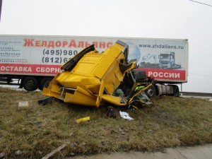 На трассе М4 столкнулись пассажирский автобус, следовавший из Ростова в Москву, и грузовик